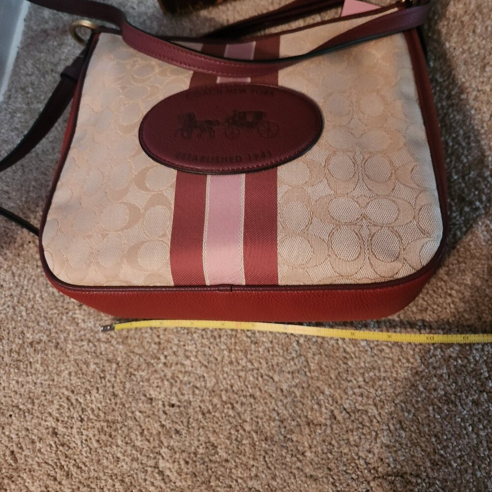 NWT Signature Coach Chaise Khaki Jacquard & Wine Leather Purse - Picture 8 of 14